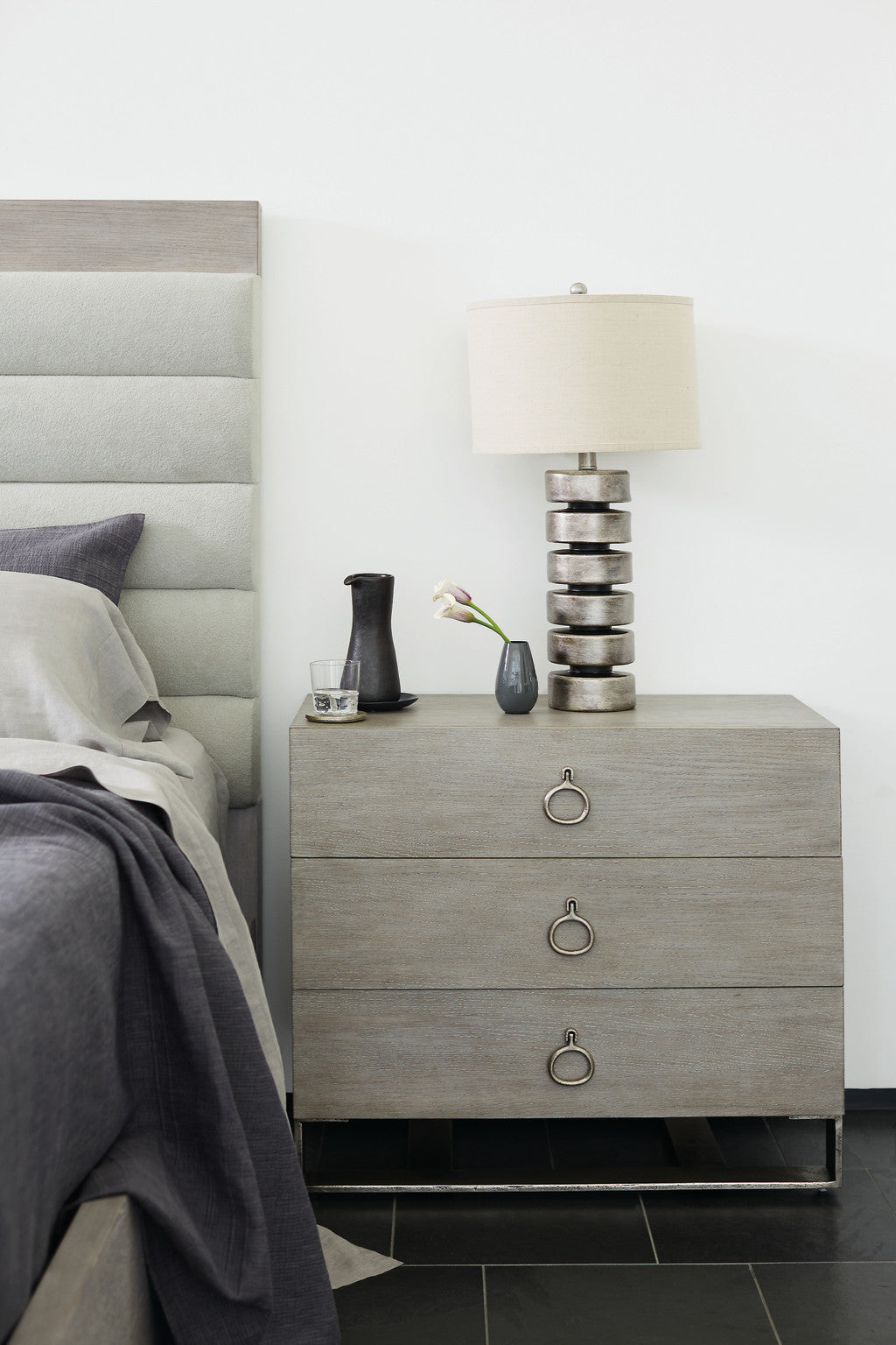 Linea Panel Bed