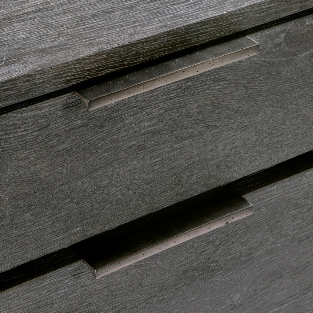 Menton Dresser